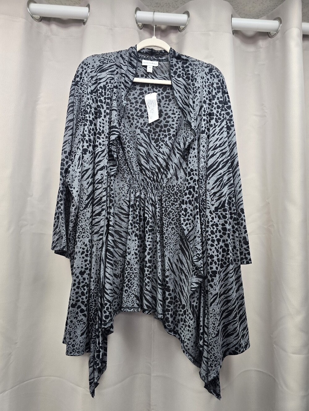 Fashion Bug Light Grey Animal Print Draped Women’s Top Size 4X